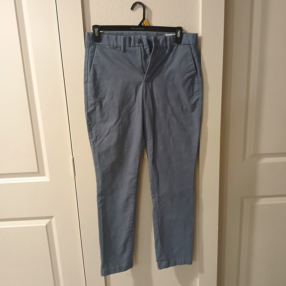GAP Men's Slim Fit Blue Chino Pants Solid Regular Size 31/32 Waist 31